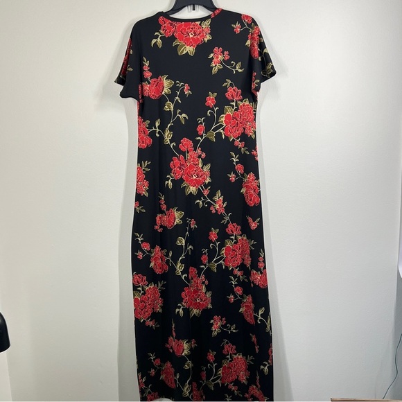 LuLaRoe Women’s Size M Maxi Dress Black with Red Floral Short Sleeve Scoop Neck - Picture 3 of 5